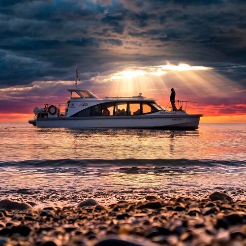 Ika Petrl en Bahía Agua Fresca al atardecer